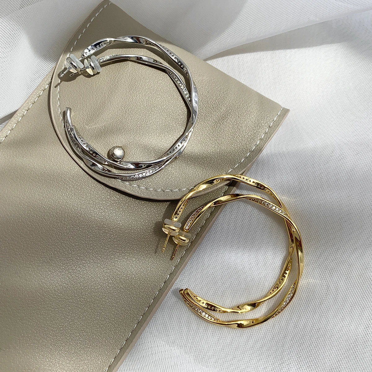 

Модные женские серьги-кольца