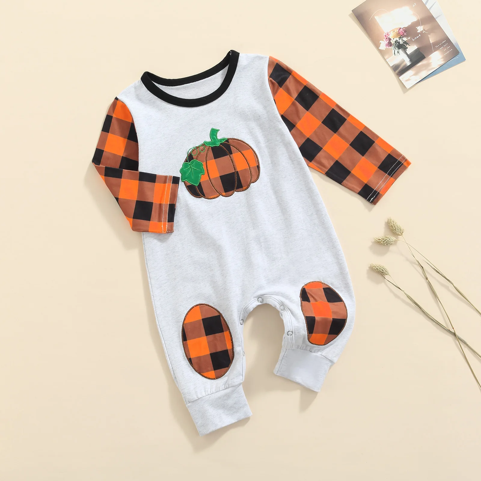 

Комбинезон для мальчиков с длинным рукавом, круглым вырезом и принтом в клетку