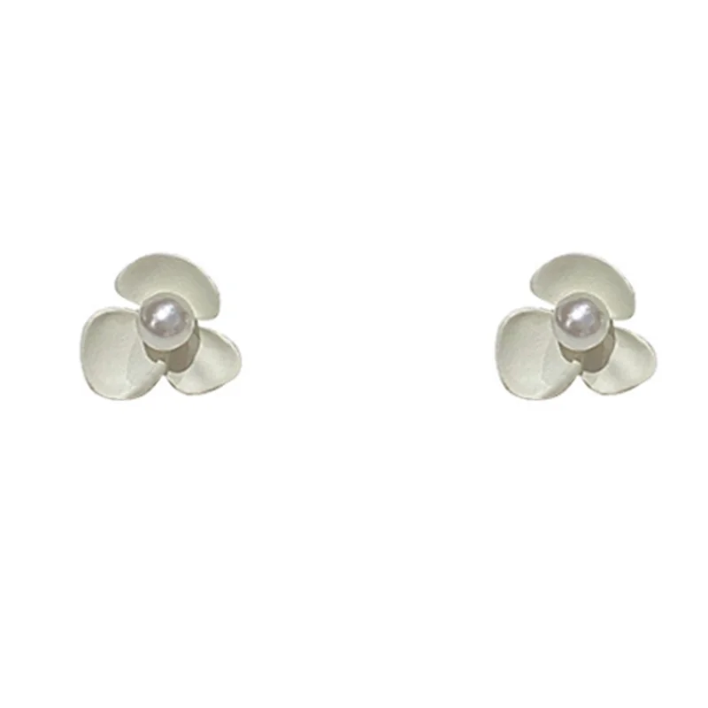 

Fashion Small and Sweet Daisy Earrings New Pure Temperament Ladies Niche Forest Women's Jewelry Wholesale