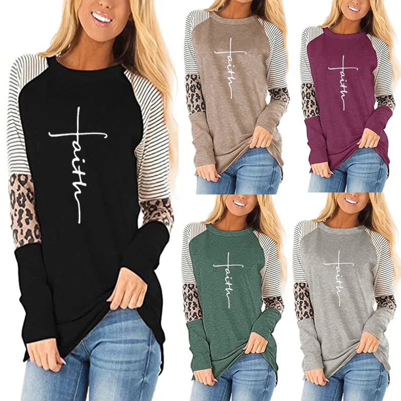 

Пуловер женский трехцветный с длинным рукавом, круглым вырезом и принтом букв