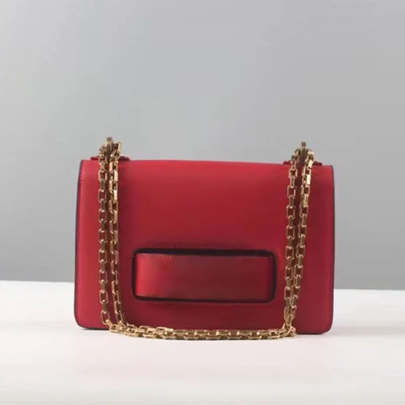 

Роскошная дизайнерская металлическая маленькая квадратная сумка с надписью, Диагональная Сумка на цепочке, Новая женская модная сумка чер...