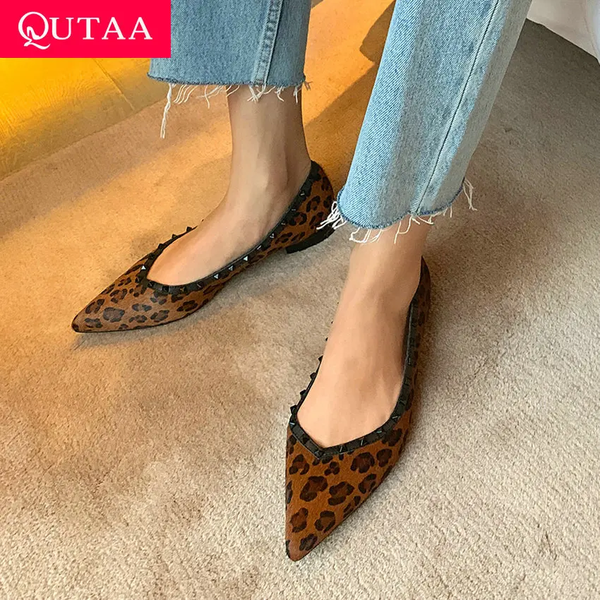 

Женские туфли без застежек QUTAA, черные туфли на плоской подошве, с острым носком, с заклепками, размеры 34-39, для весны и лета, 2021