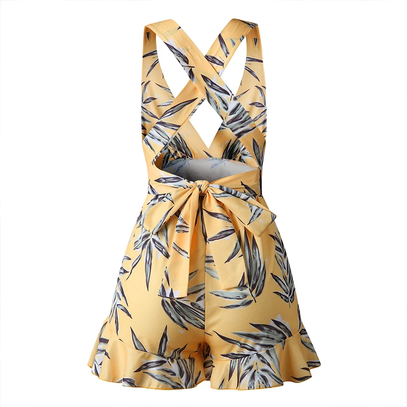 Женский короткий комбинезон с открытыми плечами оборками и V образным