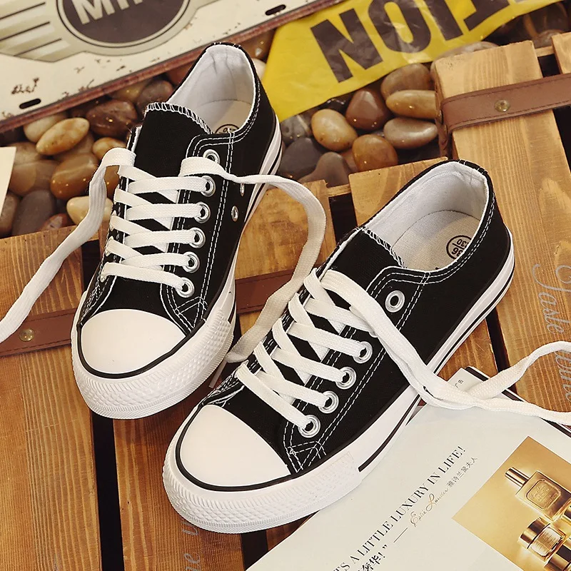 

2021 White Canvas Shoes for Women Joggers Flat Shoes Classic Canvas Casual Sneakers Breathable Flats Walking Shoes