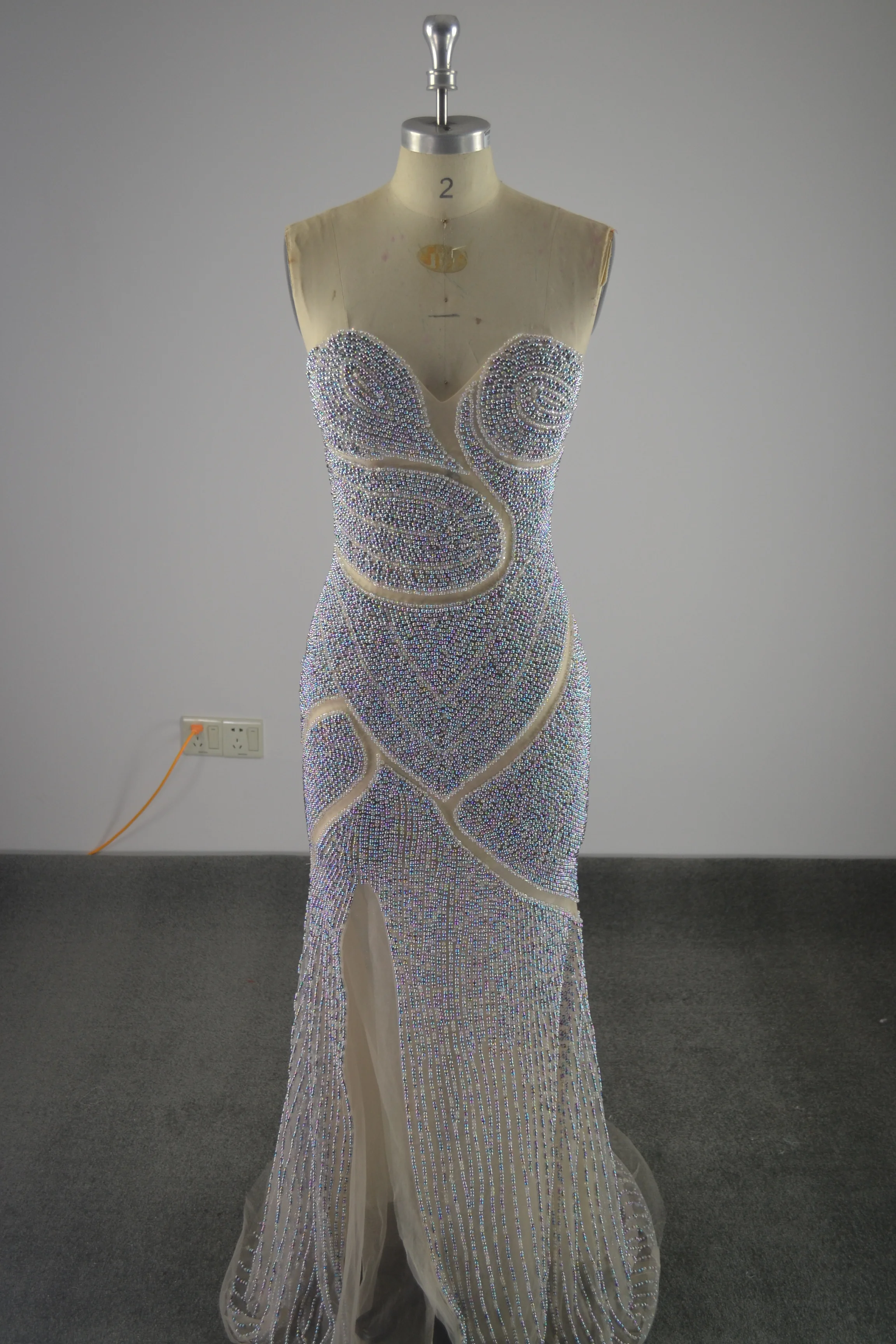 Роскошное платье до пола из тюля с открытой спиной и стразами | Свадьбы торжества