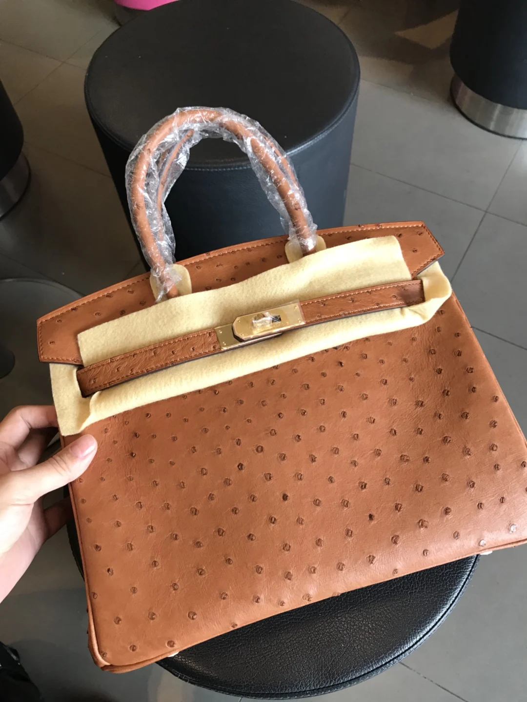 

Fully Handmade Ostrich Brand Handbag, 25CM Luxury bag,Designers Purse,Wax Line Stitching, Fast delivery