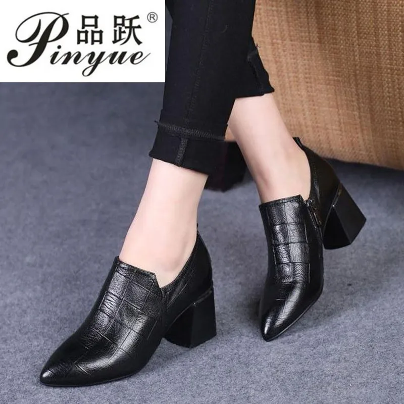 

Туфли женские на среднем каблуке, мягкая искусственная кожа, заостренный носок, молния сбоку, квадратный каблук, корейский стиль, черные, ос...