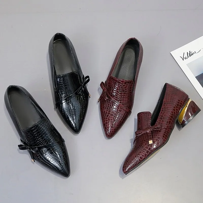 Туфли лодочки женские из лакированной кожи высокий каблук заостренный носок