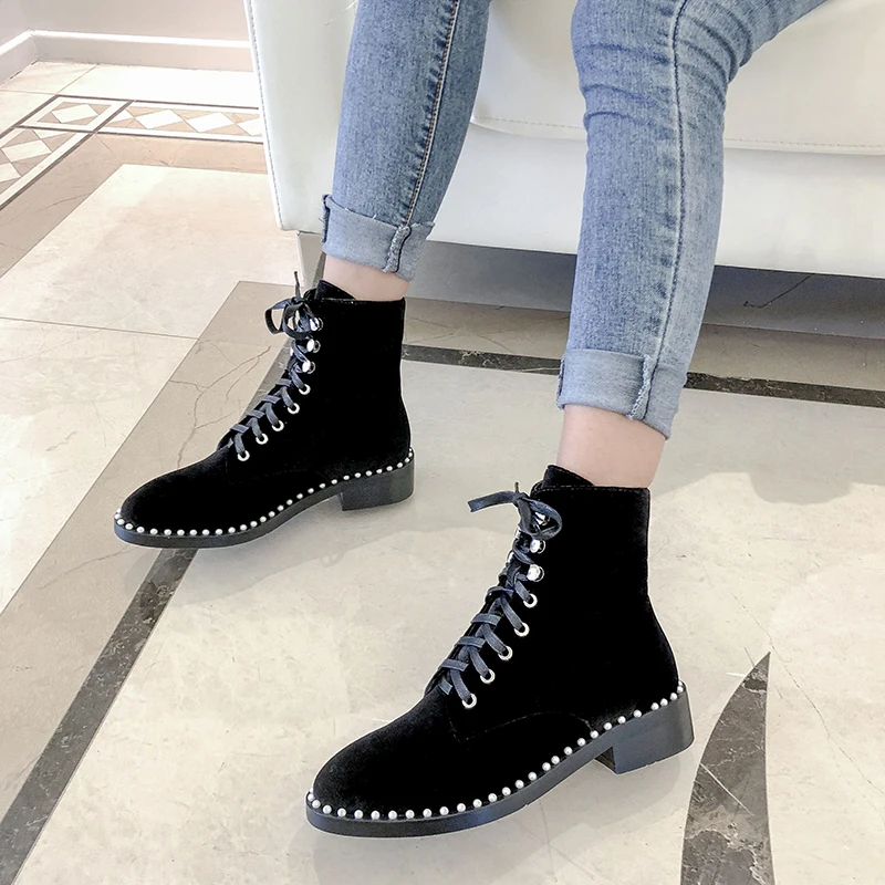Женские зимние ботильоны с заклепками черные ботинки из натуральной кожи на