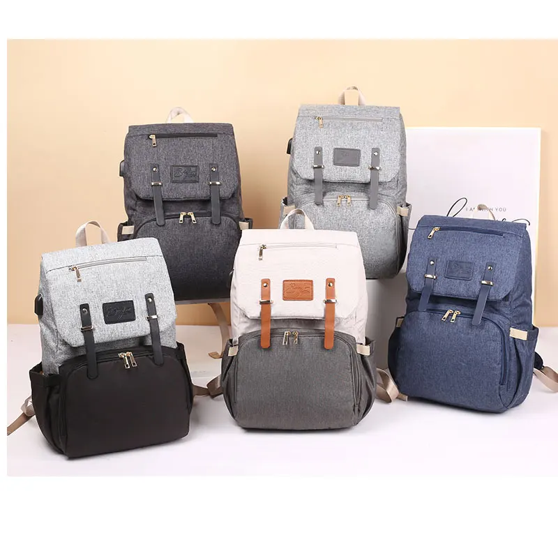 Сумка для подгузников с маленьким серым кроликом и USB многофункциональная