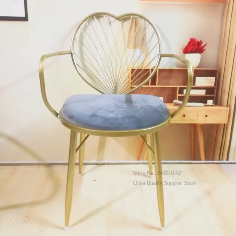 

Nordic Creative Pink Dining Chair Iron Gold Leg Soft Flannel & PU Heart-shaped Chairs Nail Coffee Lounge Stools Dressing Chair
