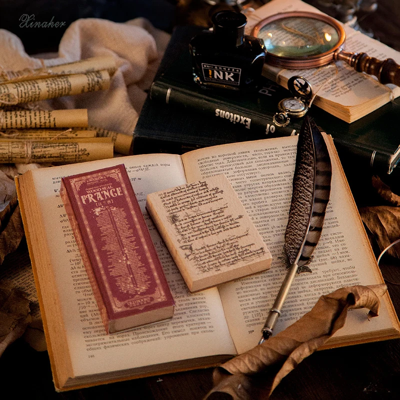 Старинные старинные старые книжные страницы декоративные штампы деревянные и