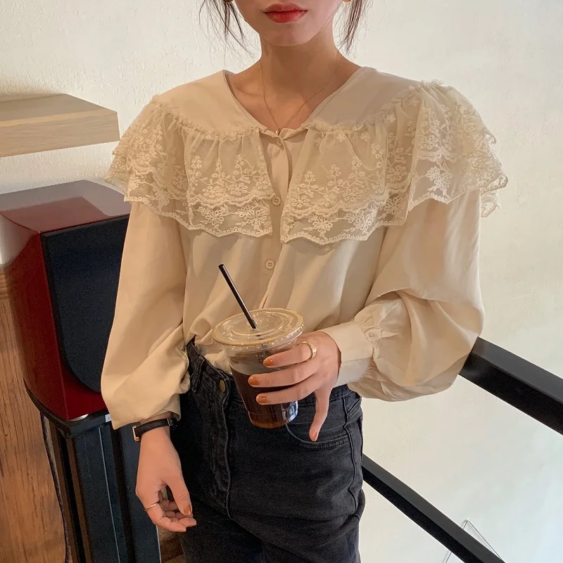 

Comelsexy Women Chic 2021 Spring New Shirts Retro French Gentle Long Sleeves Big Collar Lace Sweet Elegance Blouse Female Tops