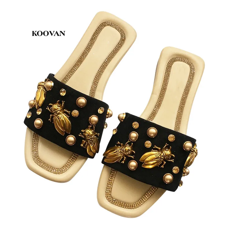 Женские шлепанцы новинка 2020 сандалии на плоской подошве с жемчужными заклепками