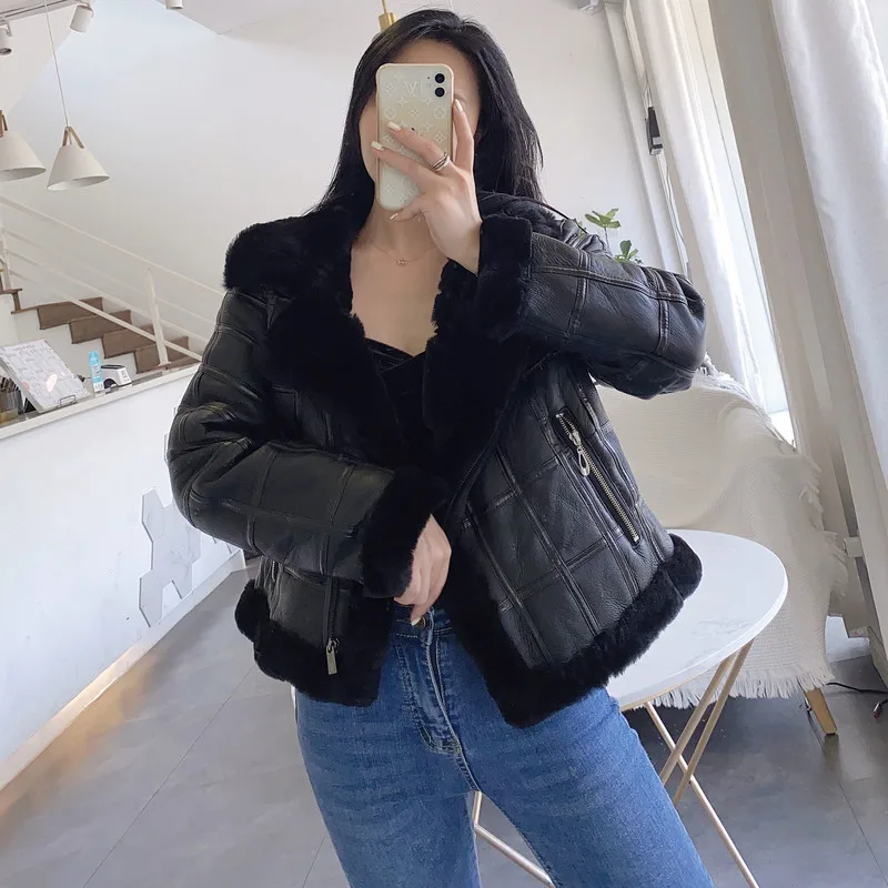 Winter Women Leather Jacket Thick Warm Real Lambs Wool Fur Collar Coat Motorcycle Zipper Outerwear Patchwork Bomber Jacket Short