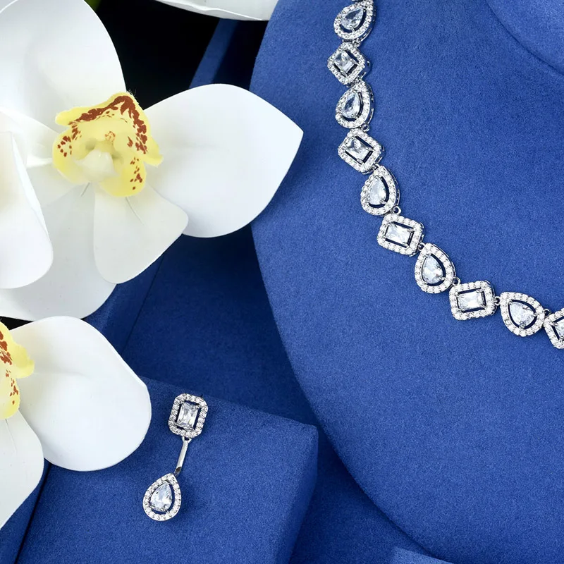 Комплект из колье и серёг с квадратным фианитом | Украшения аксессуары