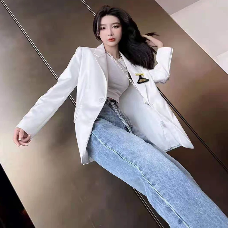 

High-End Fashion Fabric Exquisite Brooch Suit Women 2021 Autumn And Winter Simple Fashion Handsome Office Casual Jacket