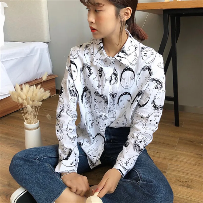 Женская блузка с длинным рукавом Korobov белая рисунком лица на весну 156 |