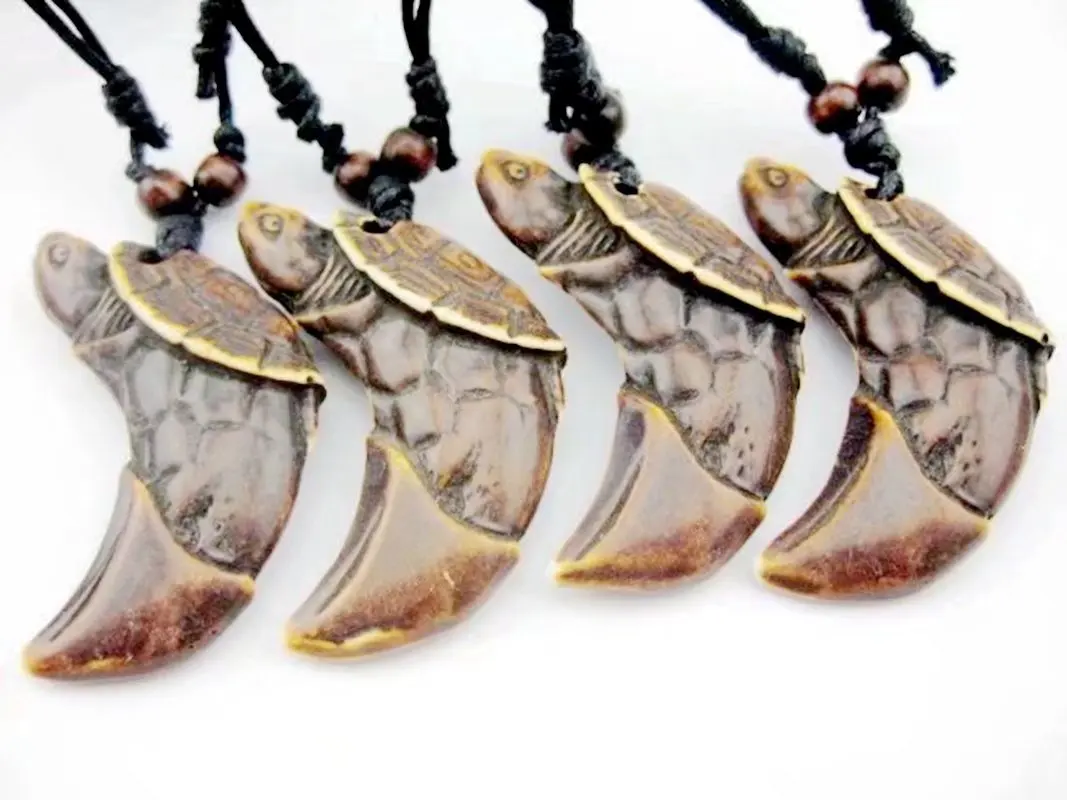 

12 pcs Vintage Amulet Hand-Carved Punk Tortoise Charm Necklace Pendants Tribal Style Imitation Bone Resin Carved Rope Boy Men's