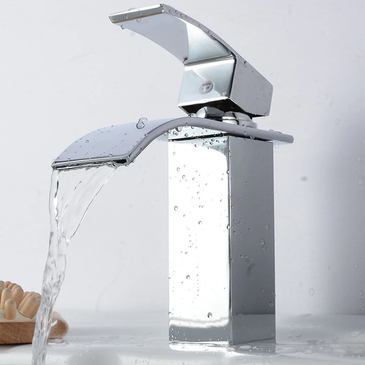 

Copper Alloy Square Wide Mouth Waterfall Bathroom Basin Cold And Hot Water