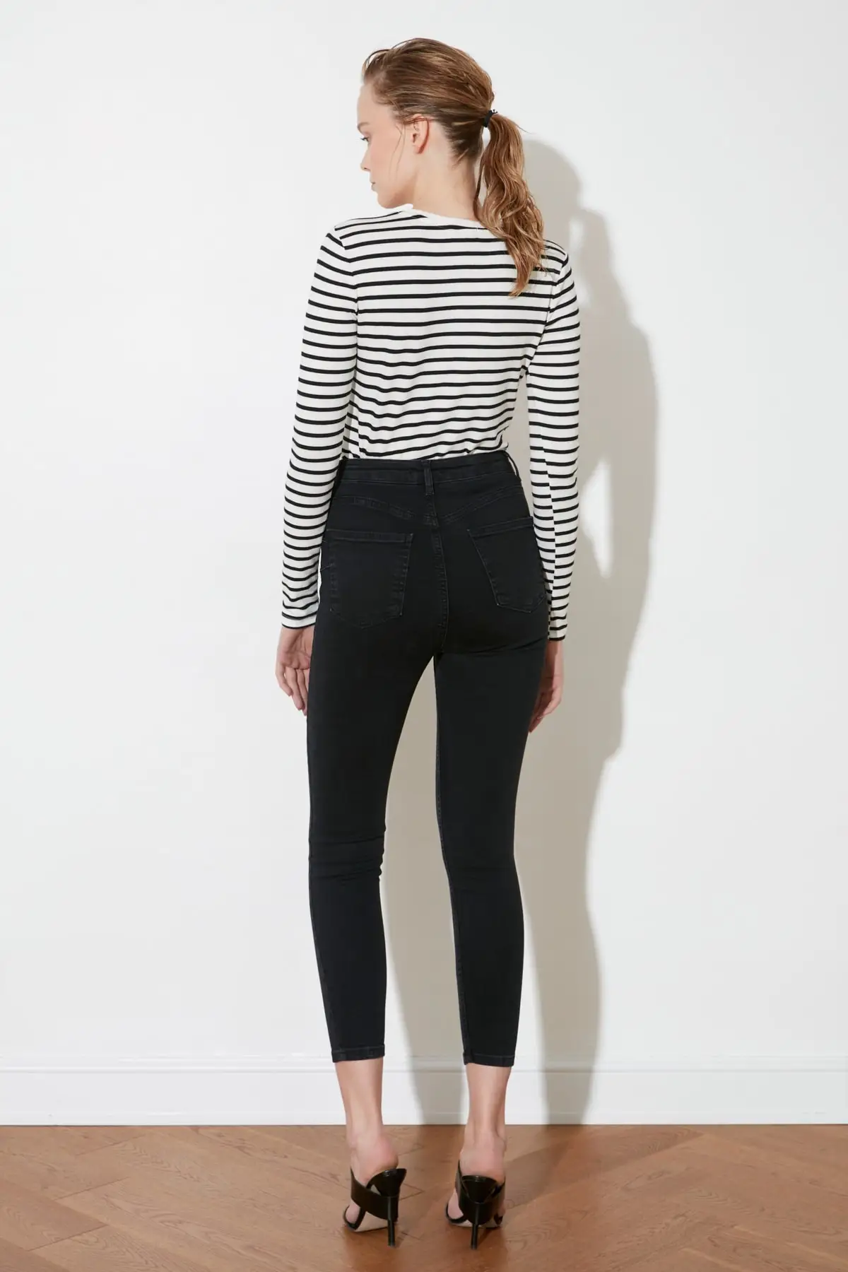 

Trendyol High Waist Skinny Jeans TWOSS21JE0397