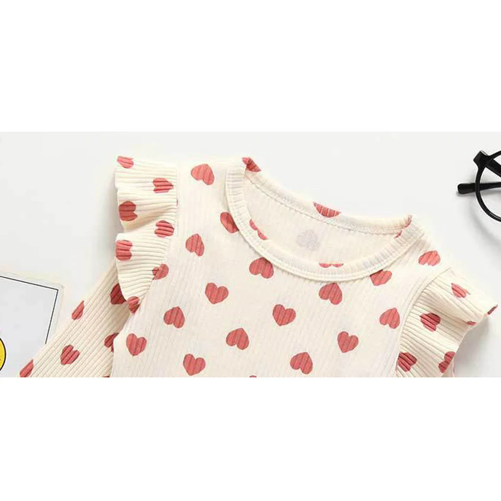 Малыша Комбинезоны для девочек Одежда маленьких детей с принтом сердечки