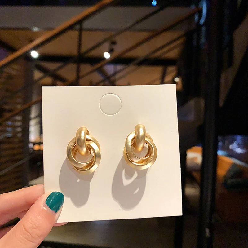 

GS New Design Trendy Gold Twisted Stud Earrings Metal Earring Prisoner Classic Minimalist Fashion Beautiful Jewelry Dropshipping