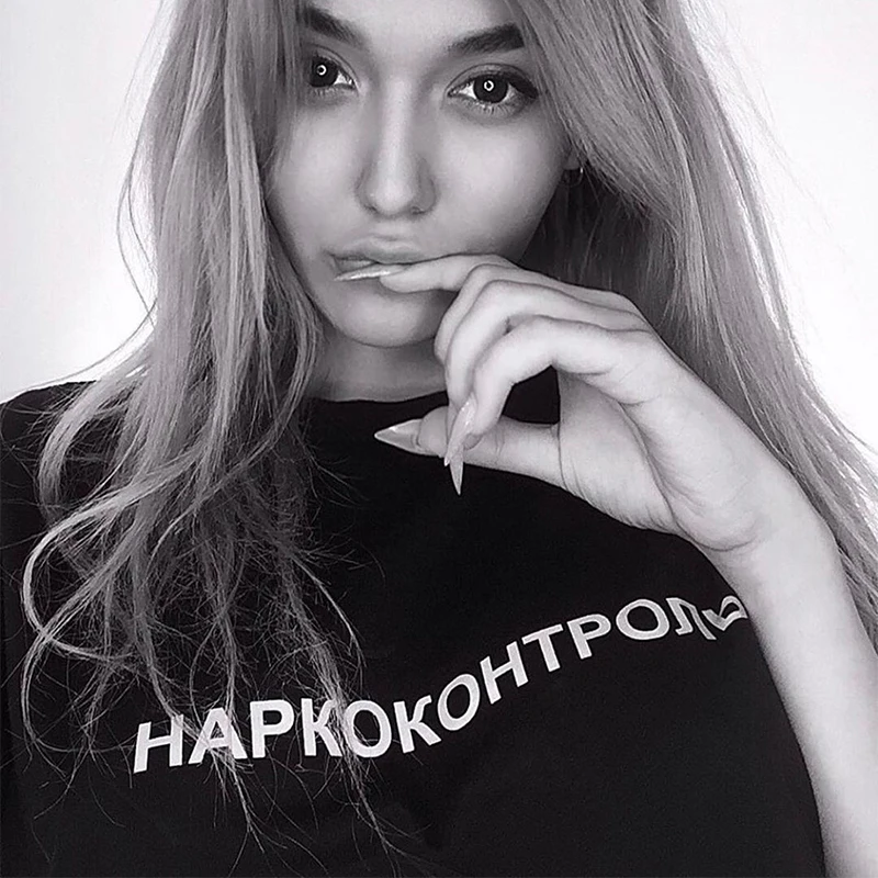 

Женская футболка с принтом, с коротким рукавом и надписью