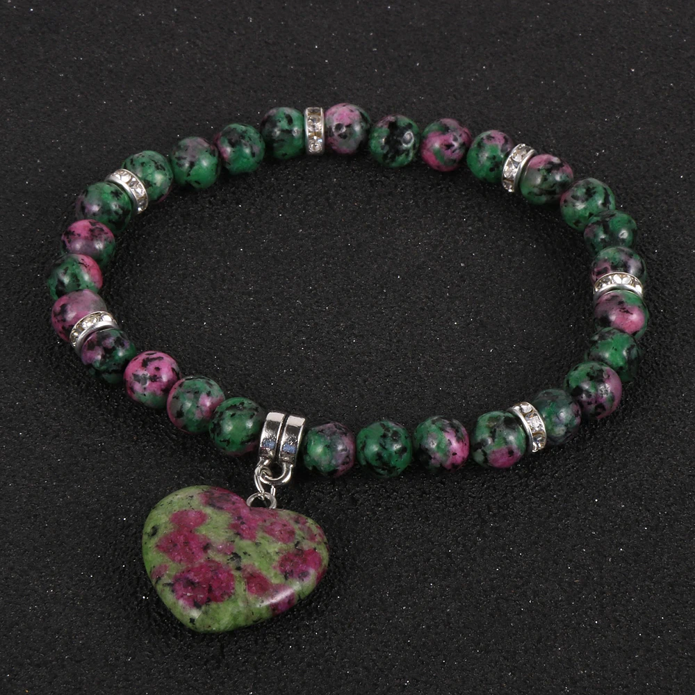 Женский браслет с натуральным камнем и сердечком украшенный бусинами тигриным