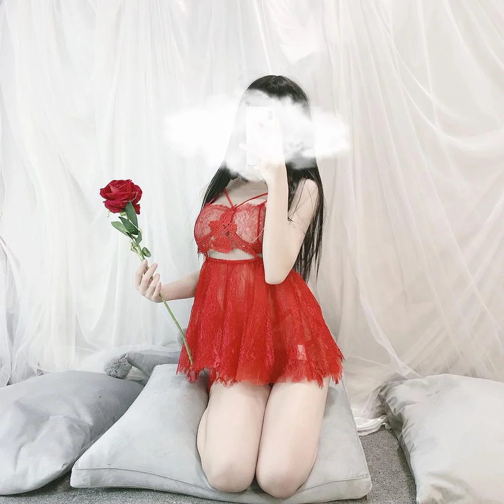 

Ночная сорочка на бретельках с открытой спиной и V-образным вырезом