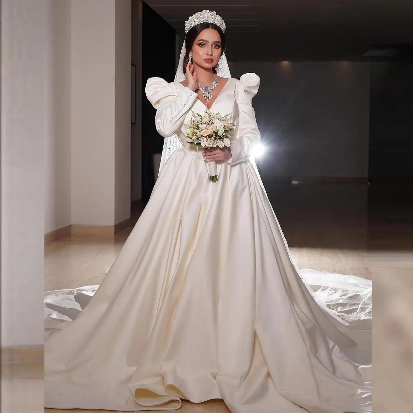 

Vintage Long Bride Dresses Full Sleeves robe de mariee Ivory Tiered Satin Thick Bridal Dress vestido de fiesta de boda