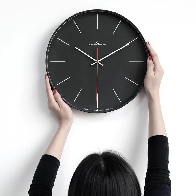 

Европейские современные настенные часы для гостиной, минималистичные, творческие, скандинавские, минималистичные, настенные, тихие, кварце...