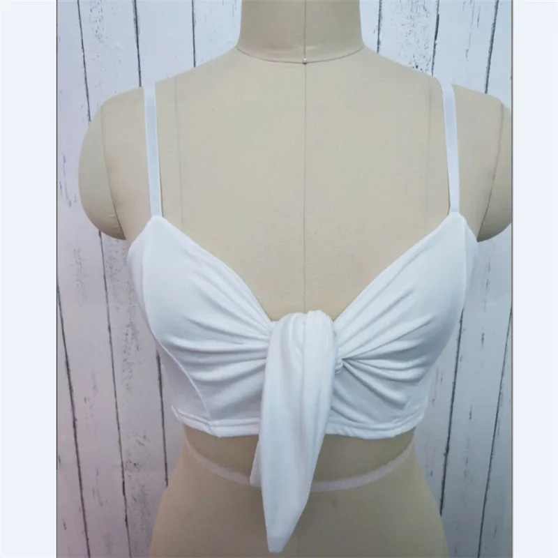 Женский укороченный топ с бантом v-образным вырезом и открытой спиной без рукавов