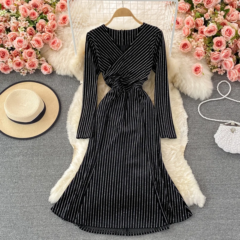 

Женское бархатное платье с V-образным вырезом, в полоску