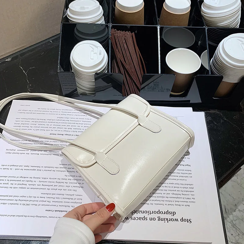 

2021 New European American Retro Style Girl Shoulder Bag Simple Generous Solid Color Small Square Bag Under The Arm Handbag