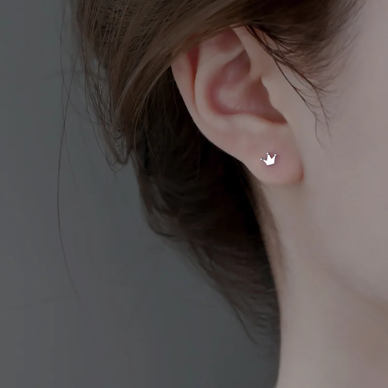 

S999 Silver Crown Earrings Female Contracted Sleep Don't Have To Pick The New Tide Temperament Small Cool Wind Jewelry Wholesale