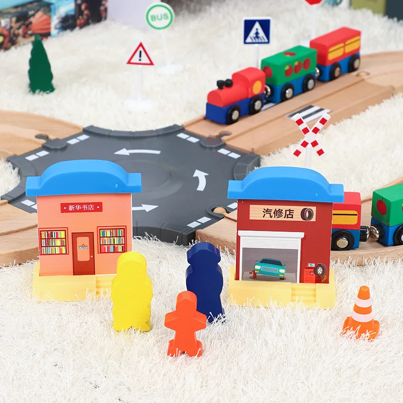 Деревянный набор железнодорожных поездов с восемью персонажами деревянный трек