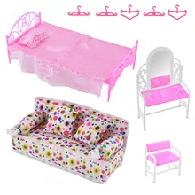 лучший подарок 8 Items/Lot Mini Pink Furniture Accessories Kids Gift 1xDresser Set + 1x Sofa Set+1xBed Set + 5x Hangers For Doll