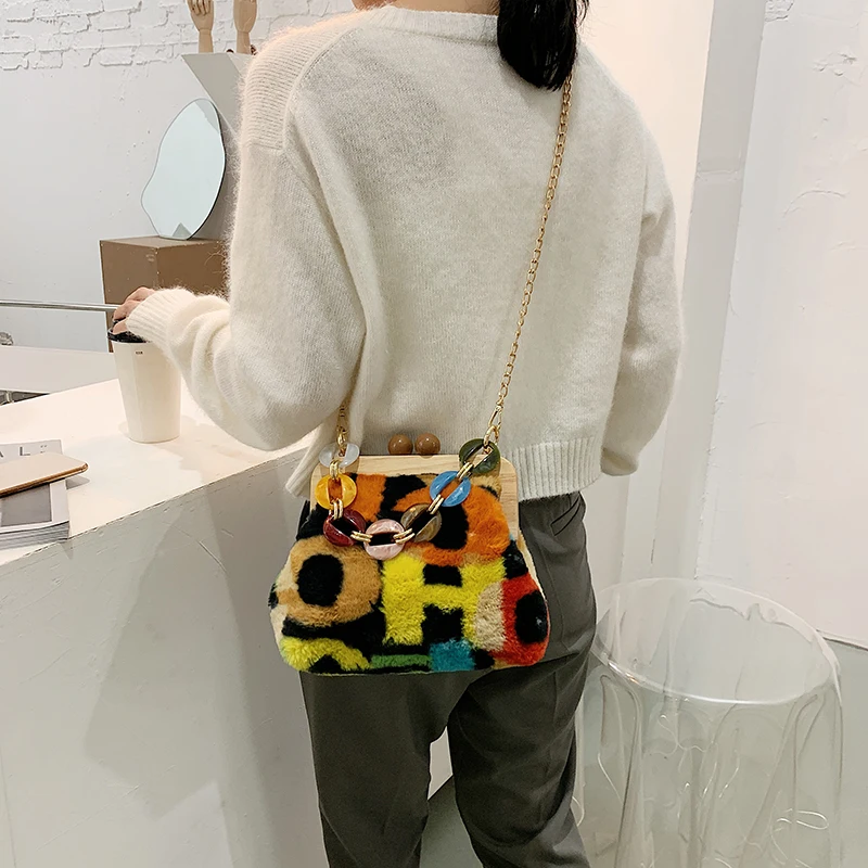 

Thick Chain Women Shoulder Bags Luxury Designer Plush Clutch Soft Fashion Shell Crossbody Bags for Ladies Casual Female Handbags