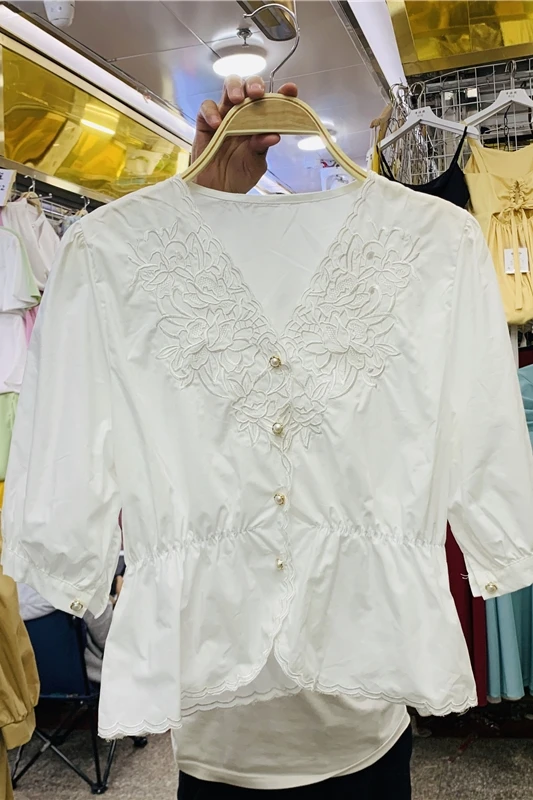 

2021 Summer New Korean Style Blouse Retro Embroidery Shirt Women's All-match V-neck Hollow Blusas Elegant Half-Sleeve Top