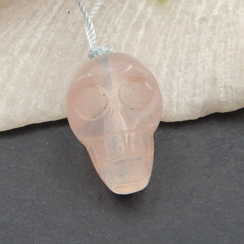 

Резной череп розовый кварц pendant22x15 мм 6.8g