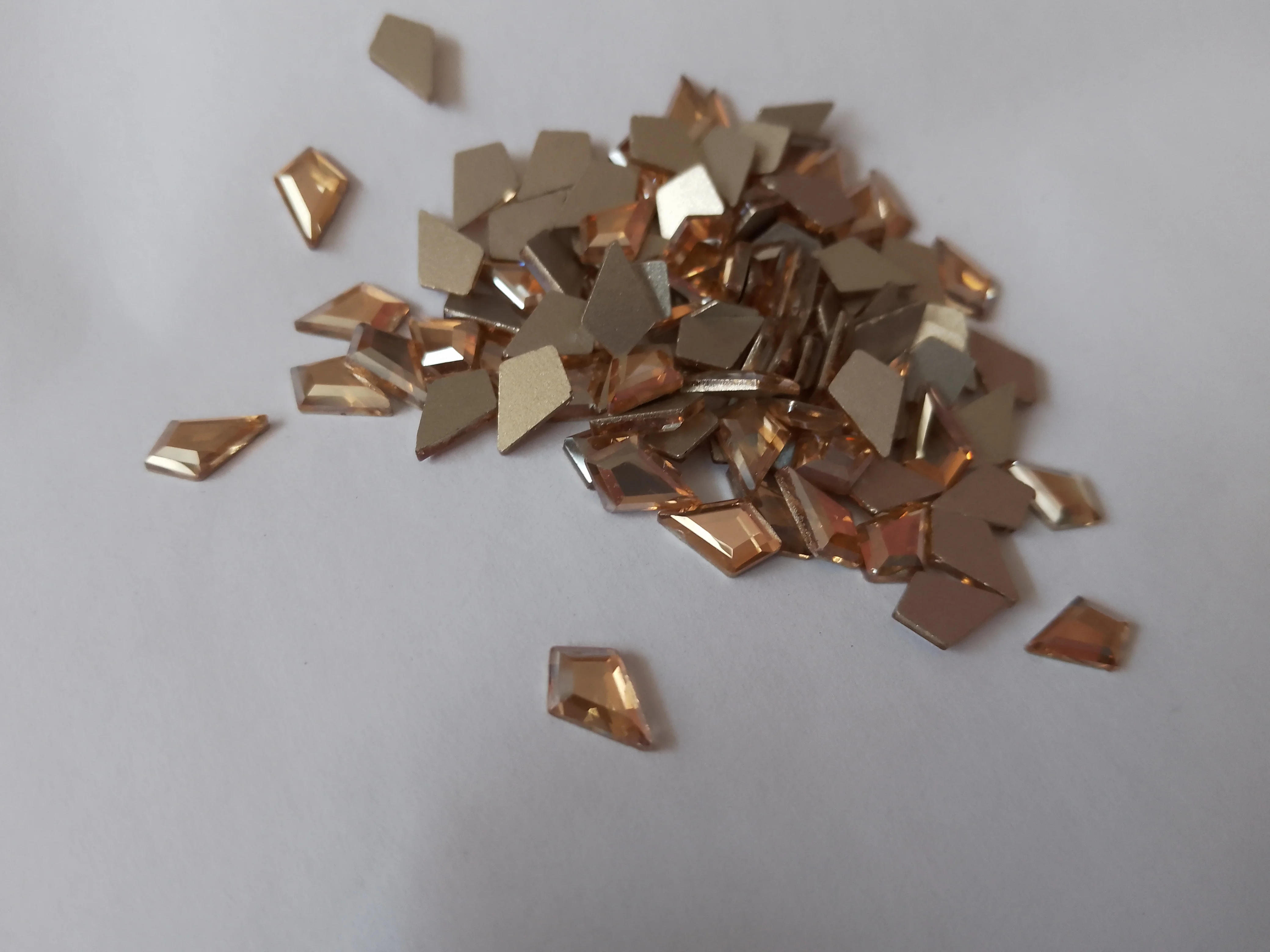 100 шт. золотые тени Стразы для ногтей по очень низкой цене Кристальные