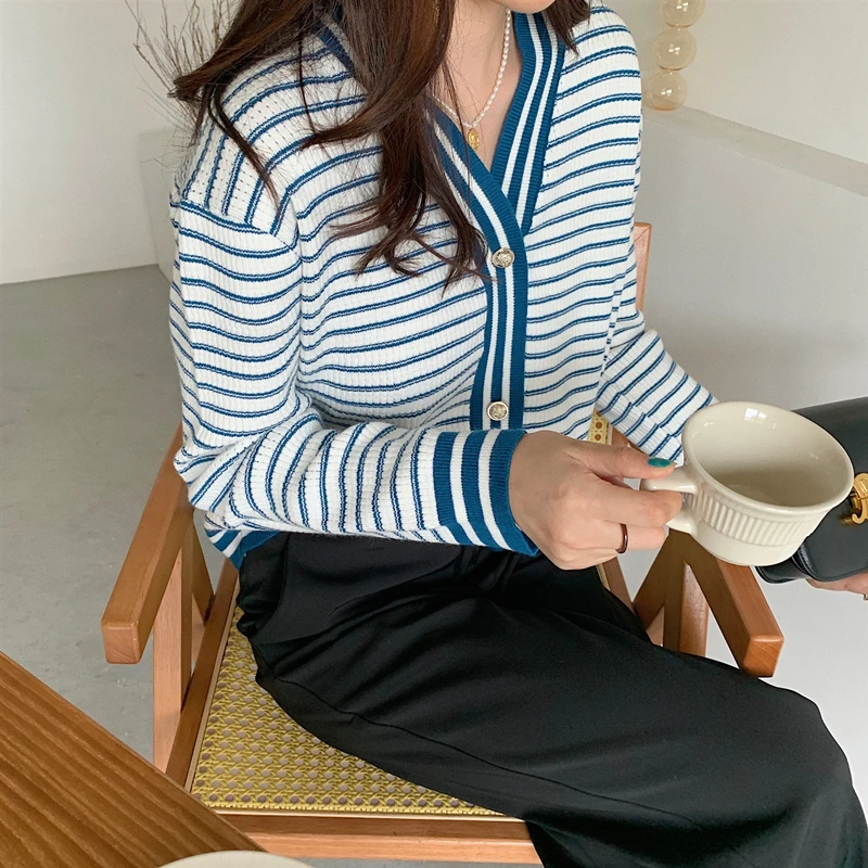 

Aibeautyer New 2021 Striped Short Cardigans Vintage Knitwea Autumn Winter Fashionable Button Oversizedr Women Sweaters