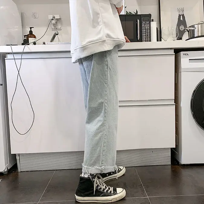 

2021 students show thin wide leg new pants with rough edge