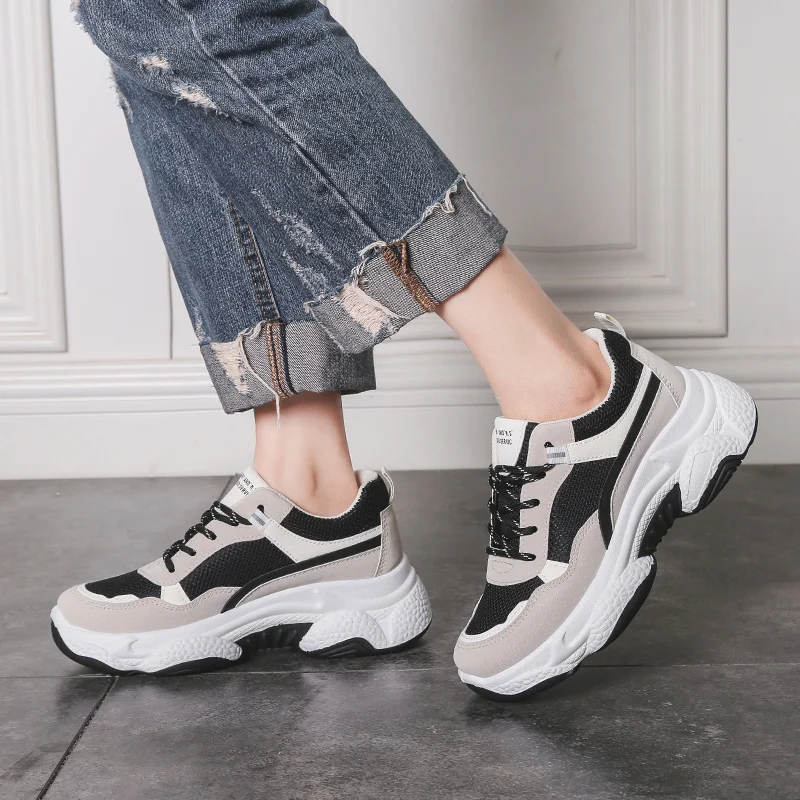 

New sports shoes women's 2020 spring thick bottom net red super fire ins daddy shoes leisure fashion Korean version