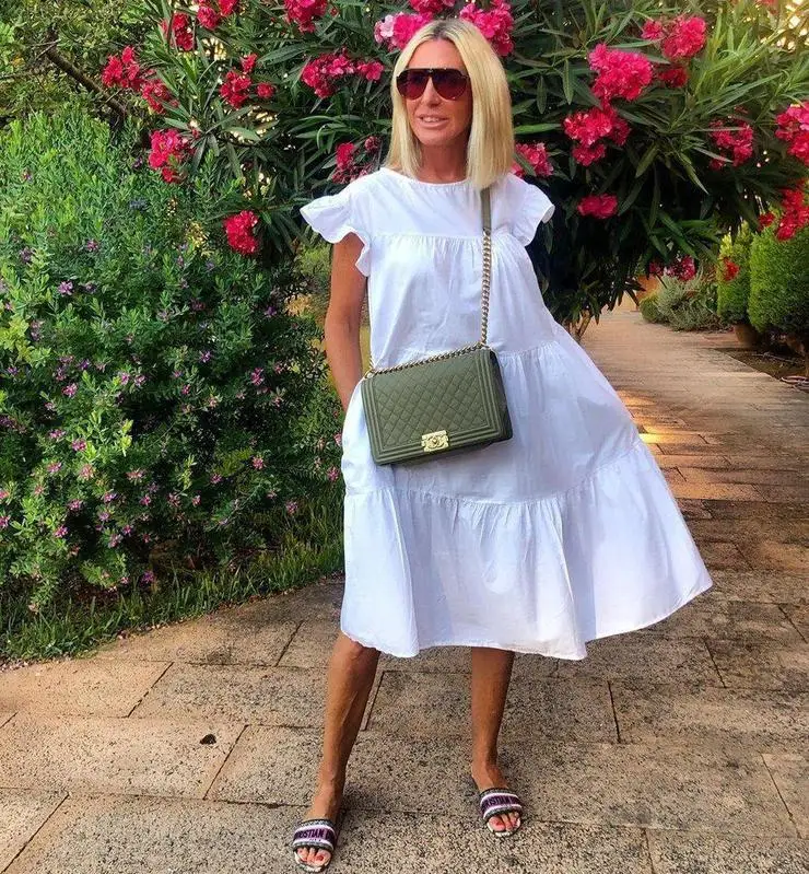 Женское летнее платье белое с круглым вырезом и коротким рукавом-фонариком |