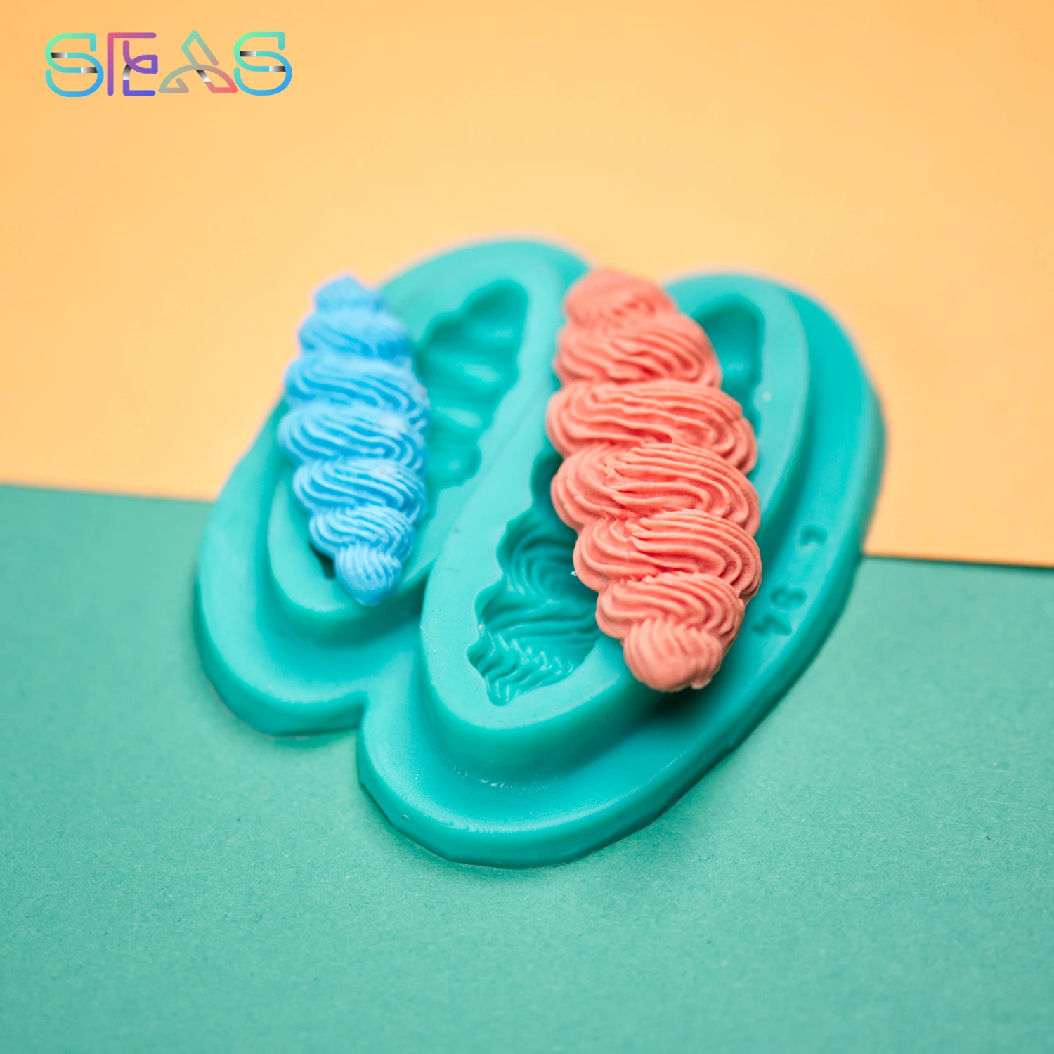 

Free Shipping Silicone Mold Chocolate Molds Silicone Caterpillar Shape Creativity Cake Mold Hand Kitchen Tools Pastry Mold