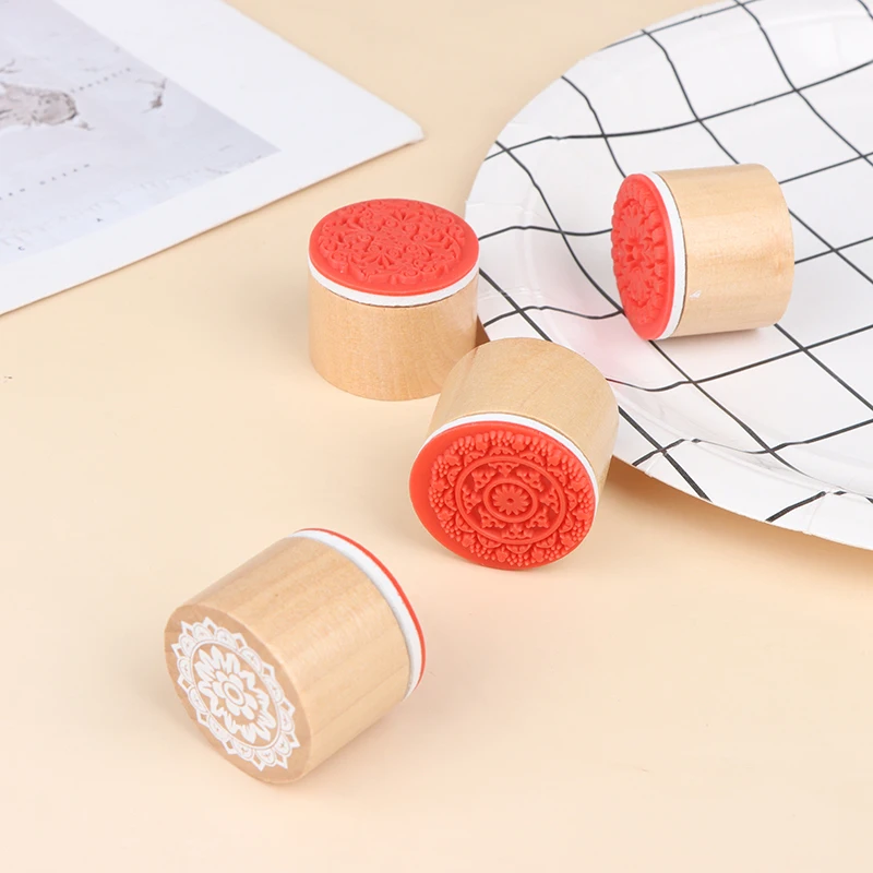 

2Pcs DIY Round Wooden Vintage Pattern Seal Lace Series Scrapbook Card Decoration