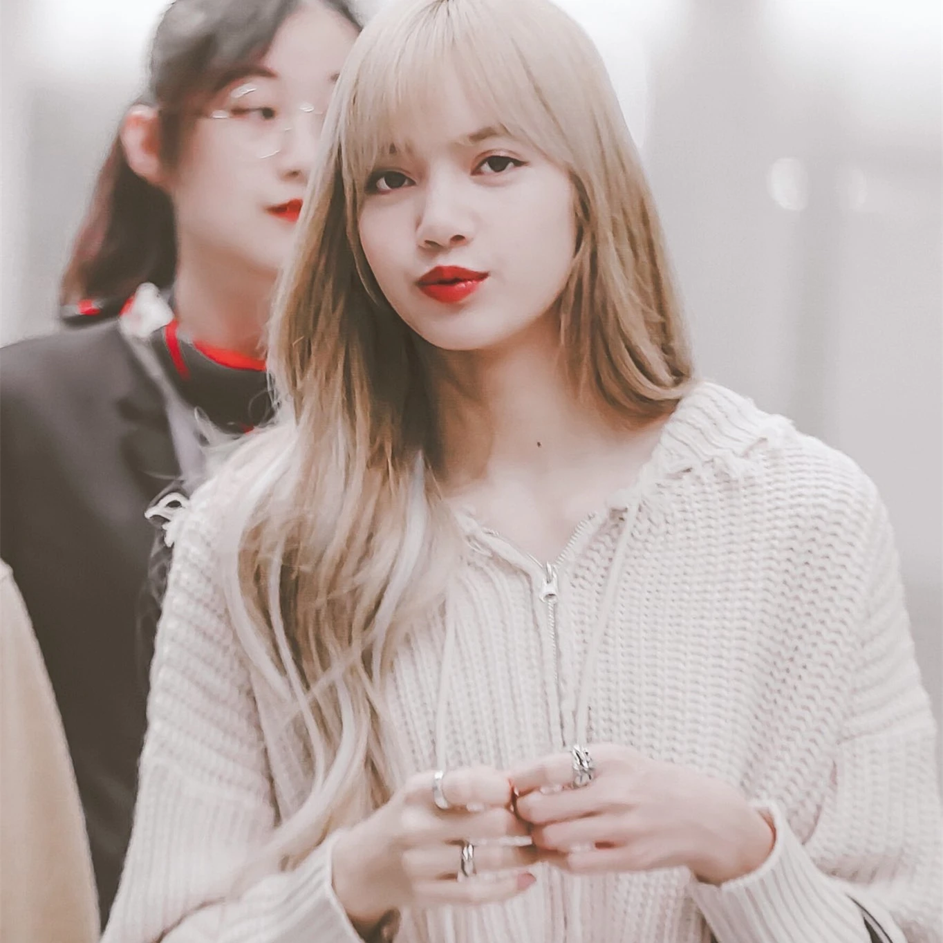 Кардиган женский трикотажный с капюшоном на молнии длинным рукавом| |