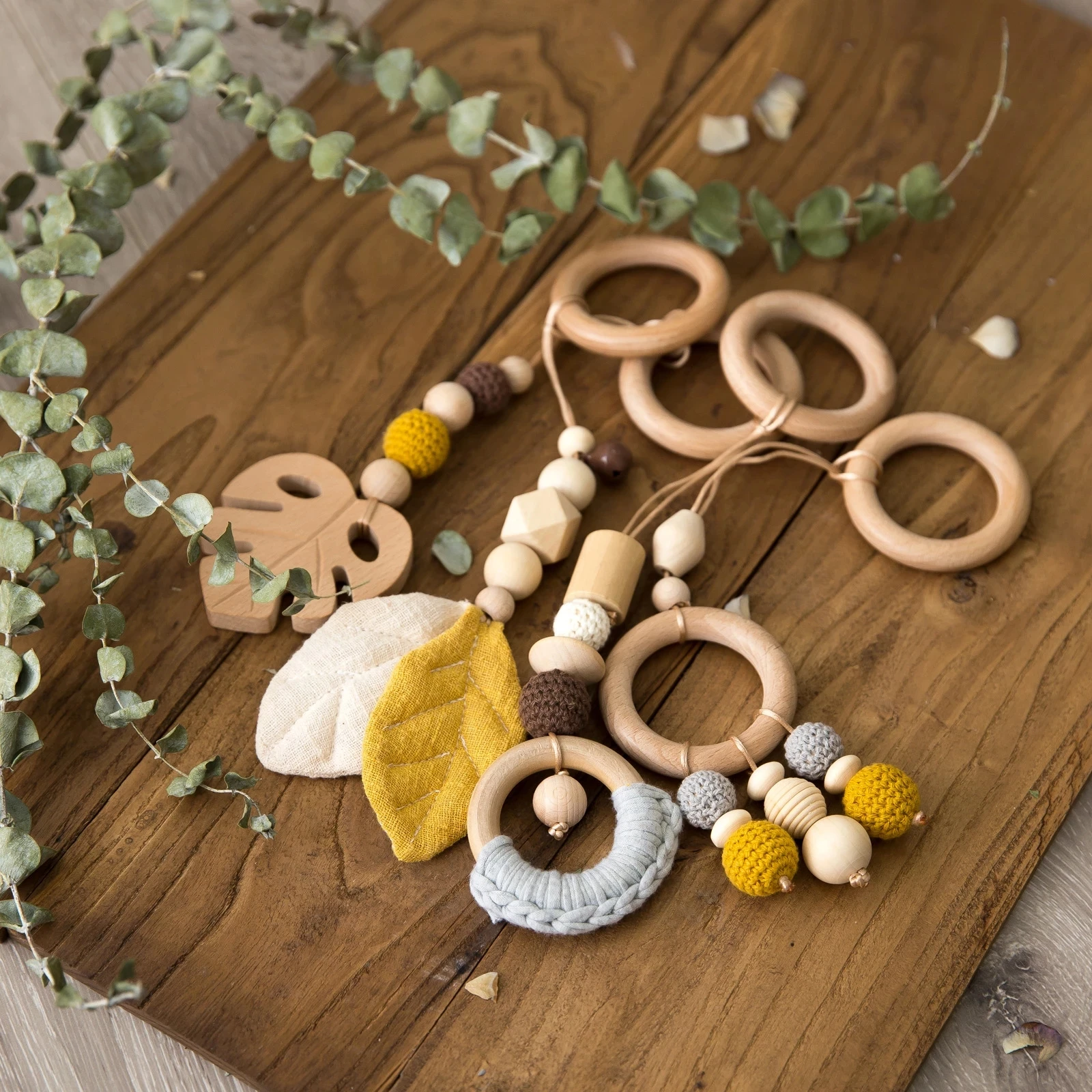 

4pcs/set Baby Wooden Rattle Toys Play Fitness Beech Leaf Pendant Baby Stroller 0-12 Months Toys Can Chew Baby Teething Rattles